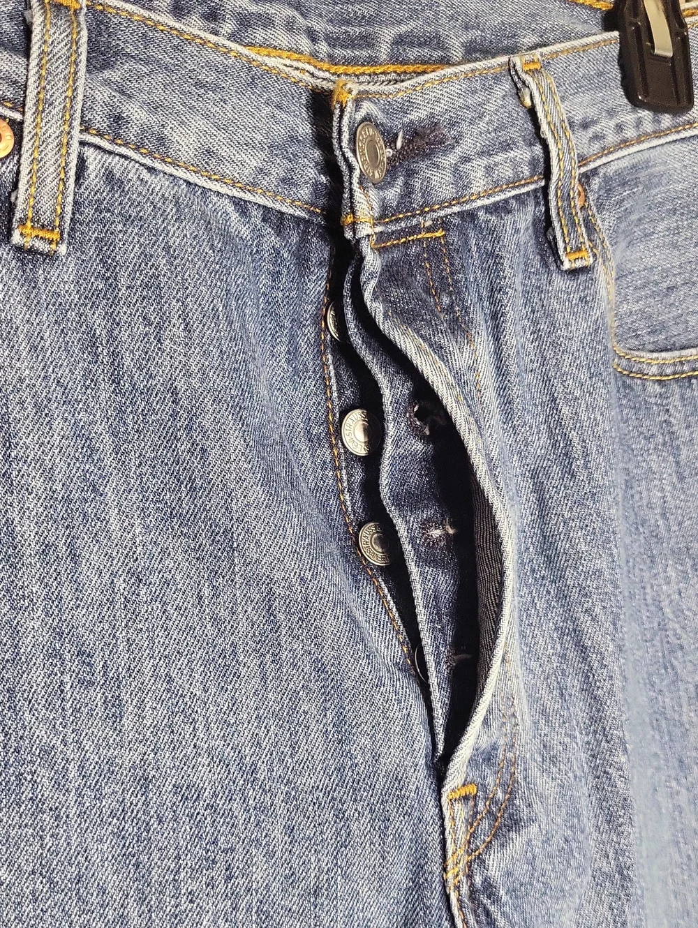 Levi's 501 Original Fit Jeans Mens 34x30 Button Fly Straight Leg Medium Wash